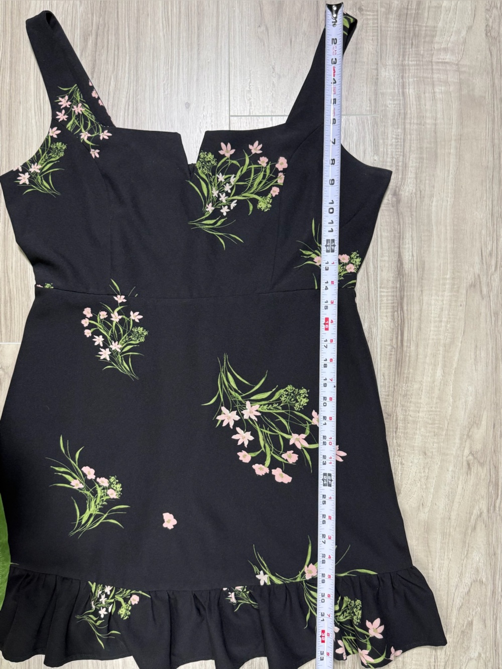 The Commons Lula V-Neck Ruffle Hem Dress - Picture 6 of 10